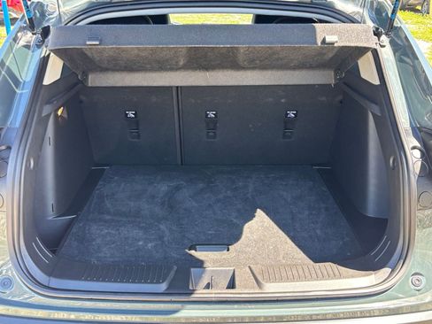 Used 2025 Chevrolet Trax LT w/ LT Convenience Package image 32