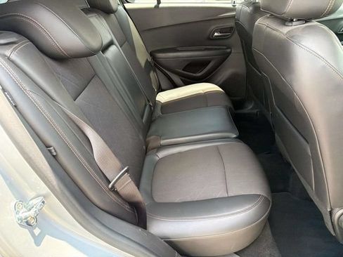 Used 2022 Chevrolet Trax LT w/ LT Convenience Package FWD image 22
