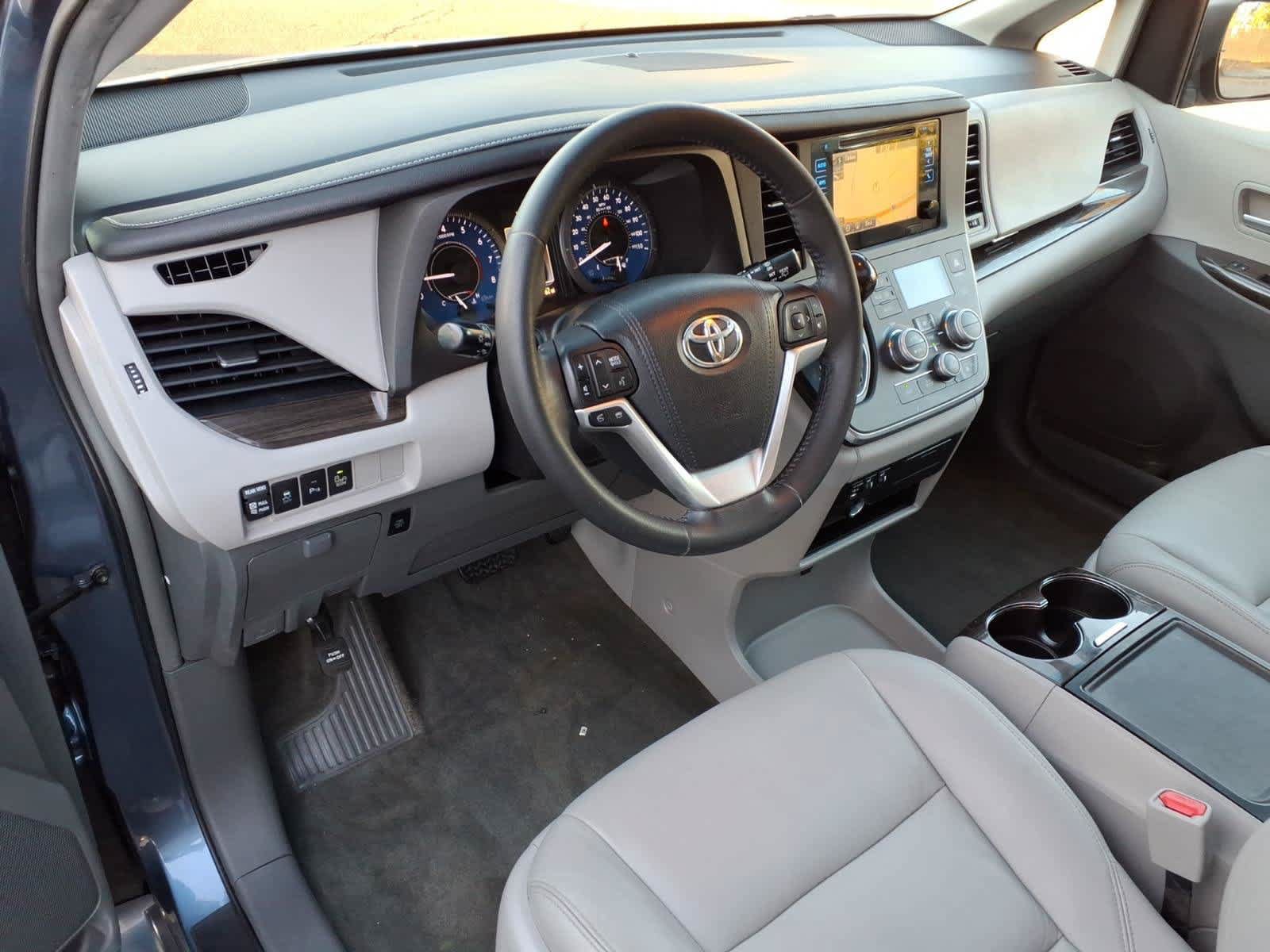 Used 2015 Toyota Sienna XLE w/ XLE Navigation Package FWD image 14