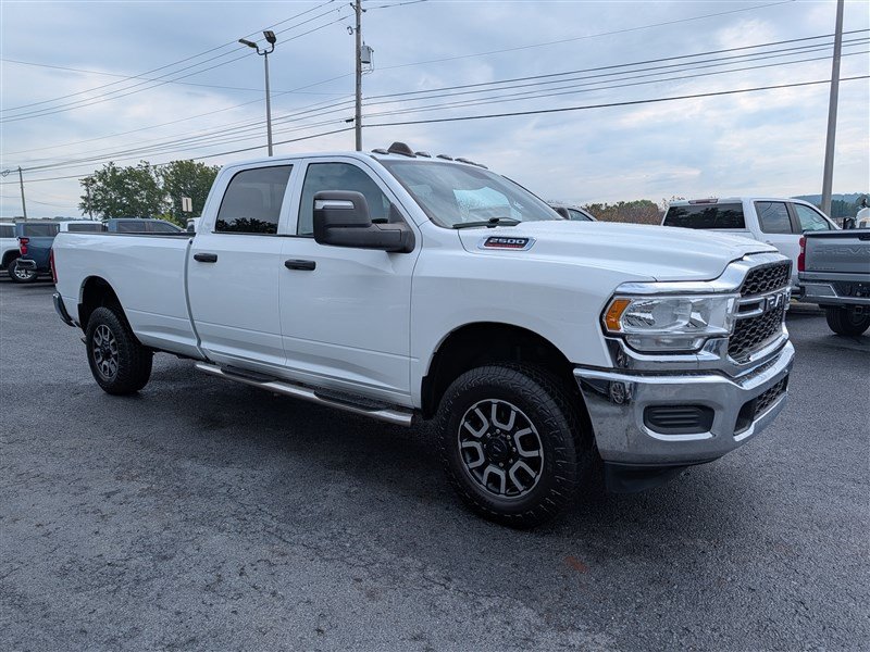 Used 2024 RAM 2500 Tradesman w/ Chrome Appearance Group AWD/4WD image 9