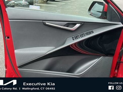 Certified 2023 Kia Niro Wind w/ Wind Preserve Package FWD image 9