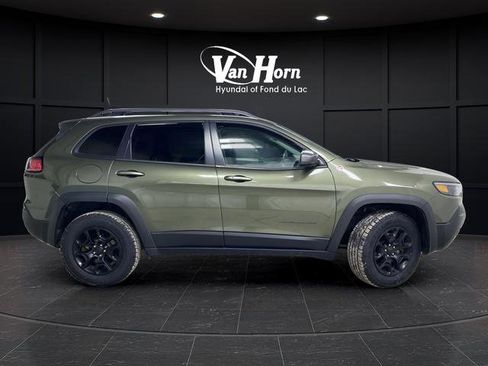 Used 2019 Jeep Cherokee Trailhawk image 2