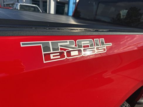 Used 2021 Chevrolet Silverado 1500 LT Trail Boss w/ Convenience Package II image 39
