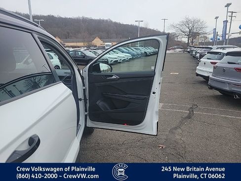 Certified 2025 Volkswagen Taos SE image 41