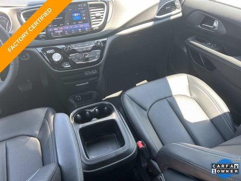 Used 2025 Chrysler Voyager LX FWD image 16