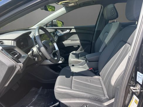 Used 2025 Audi Q4 e-tron Premium Plus image 11