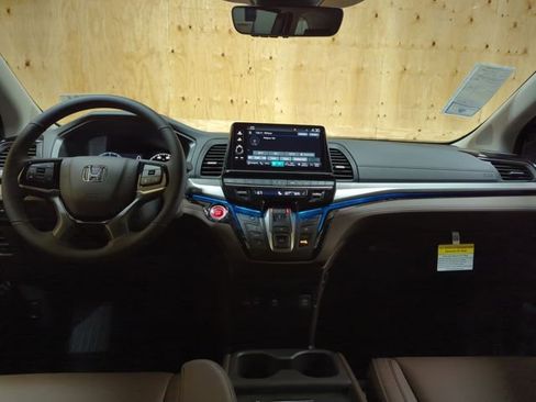 New 2026 Honda Odyssey Touring image 13