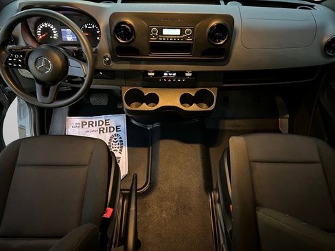 Used 2021 Mercedes-Benz Sprinter 2500 image 31