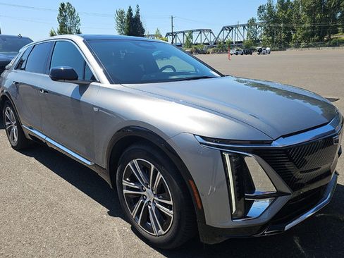 Used 2024 Cadillac Lyriq Luxury AWD/4WD image 2