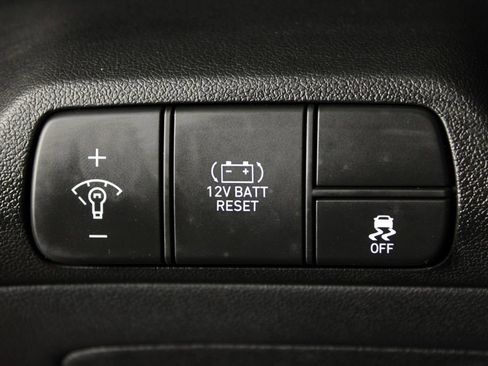 Certified 2025 Hyundai Elantra SEL image 24