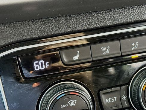 Used 2018 Volkswagen Atlas SEL image 3