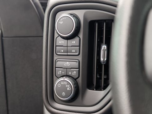 Used 2023 Chevrolet Silverado 1500 Custom Trail Boss image 4