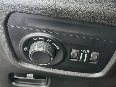 Used 2023 Jeep Grand Cherokee L Laredo RWD image 17