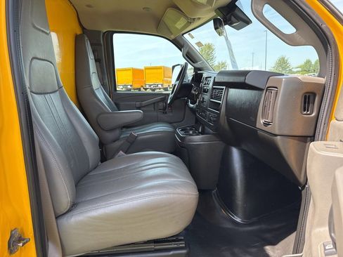 Used 2021 GMC Savana 3500 Extended w/ Power Convenience Package image 18