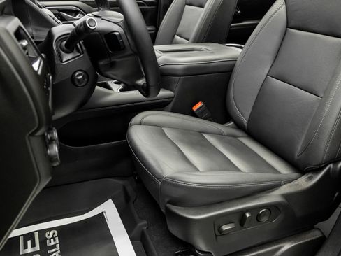 Used 2024 Chevrolet Tahoe Z71 w/ Luxury Package image 29