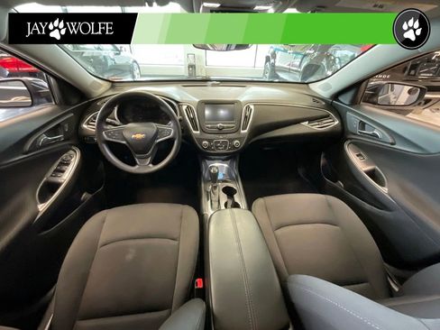 Used 2018 Chevrolet Malibu LT FWD image 7