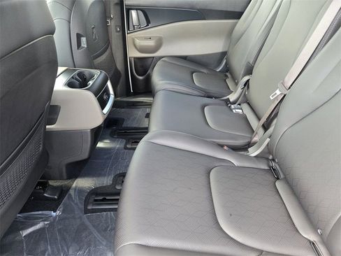 New 2026 Kia Carnival LXS image 21