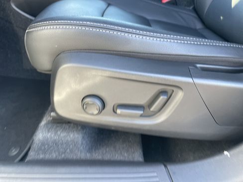 Used 2025 Volvo XC40 B5 Core image 46