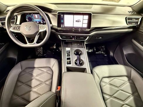 Used 2025 Volkswagen Atlas Cross Sport SE image 35