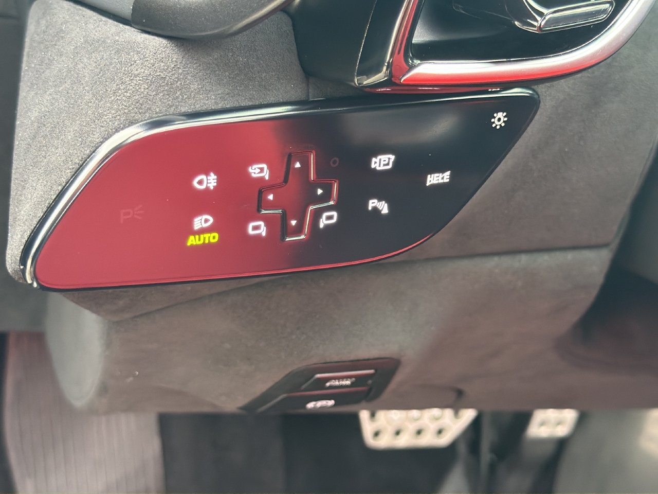Used 2025 Ferrari Roma Spider RWD image 22