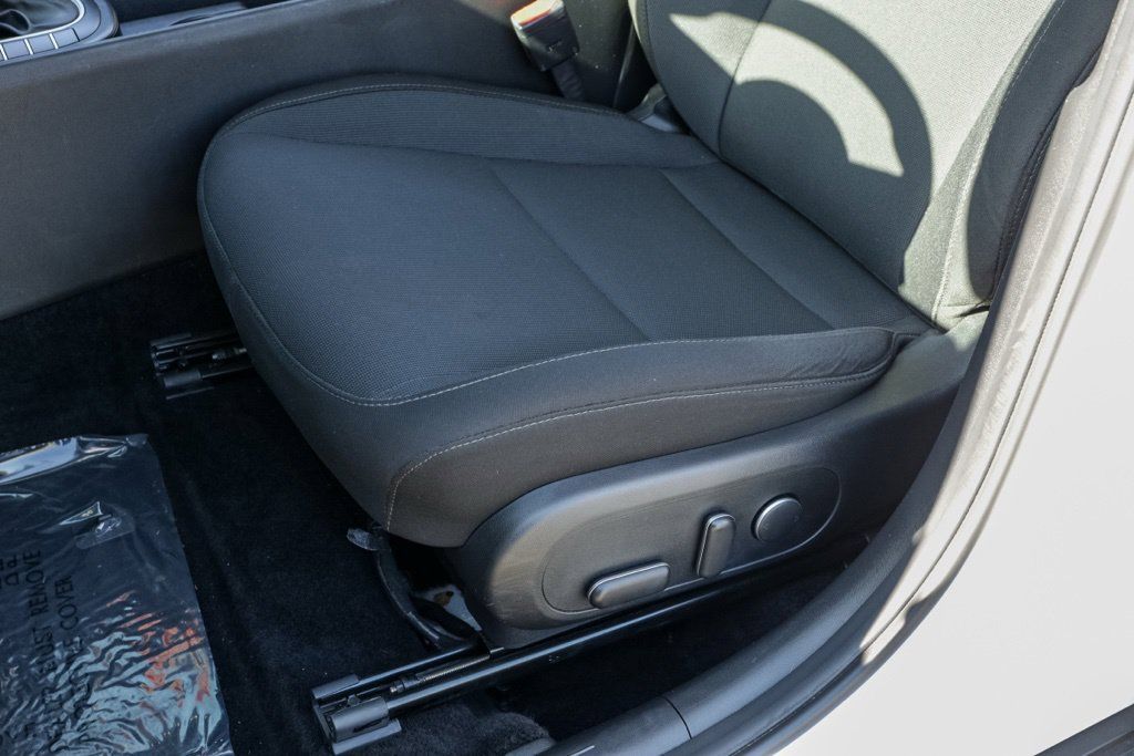 Used 2025 Hyundai Kona SEL FWD image 19