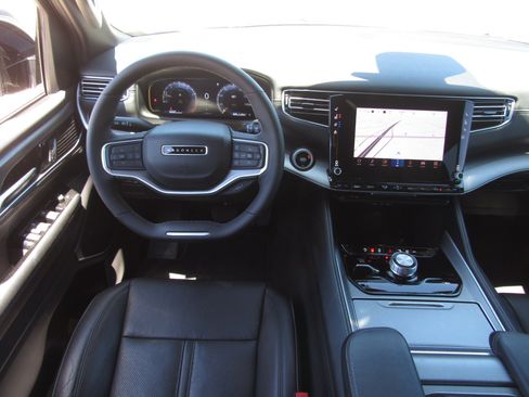 Used 2025 Jeep Wagoneer Series II AWD/4WD image 17