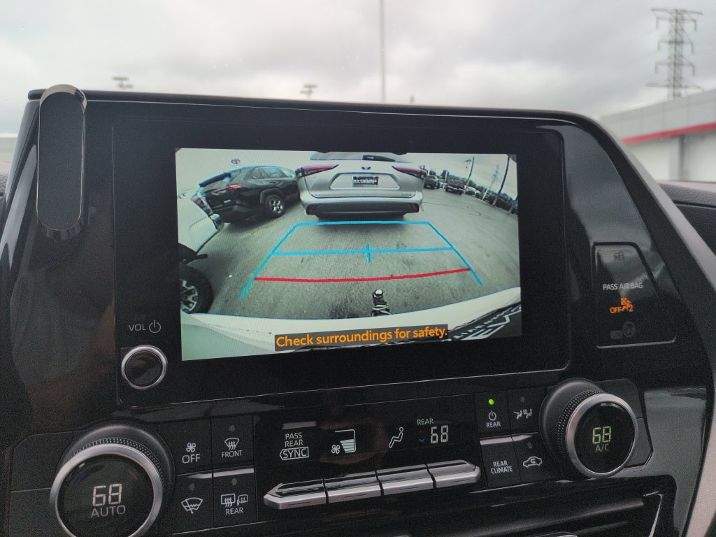 Used 2023 Toyota Highlander L FWD image 20