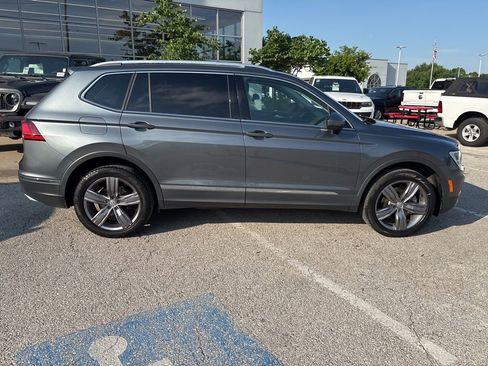 Used 2020 Volkswagen Tiguan SEL AWD/4WD image 30
