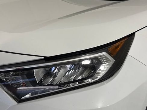 Used 2019 Toyota RAV4 XLE w/ Convenience Package FWD image 8