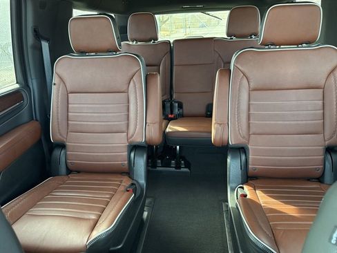 Used 2023 GMC Yukon XL Denali Ultimate image 12