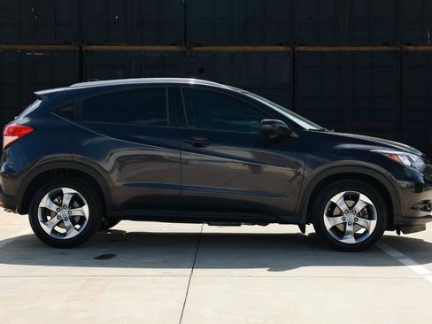 Used 2017 Honda HR-V EX-L image 11