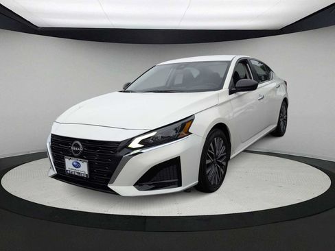 Used 2025 Nissan Altima 2.5 SV FWD image 4