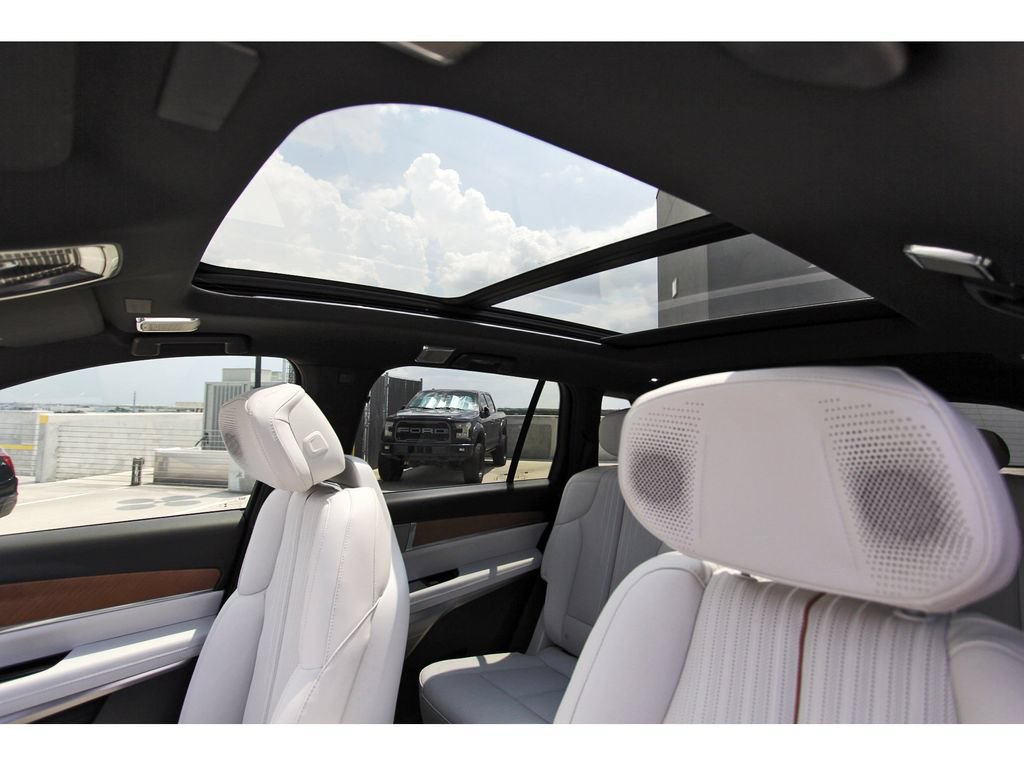 New 2027 Cadillac Vistiq Luxury AWD/4WD image 24