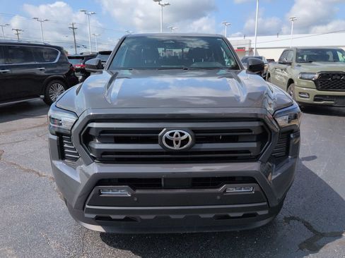 Used 2025 Toyota Tacoma SR5 AWD/4WD image 8