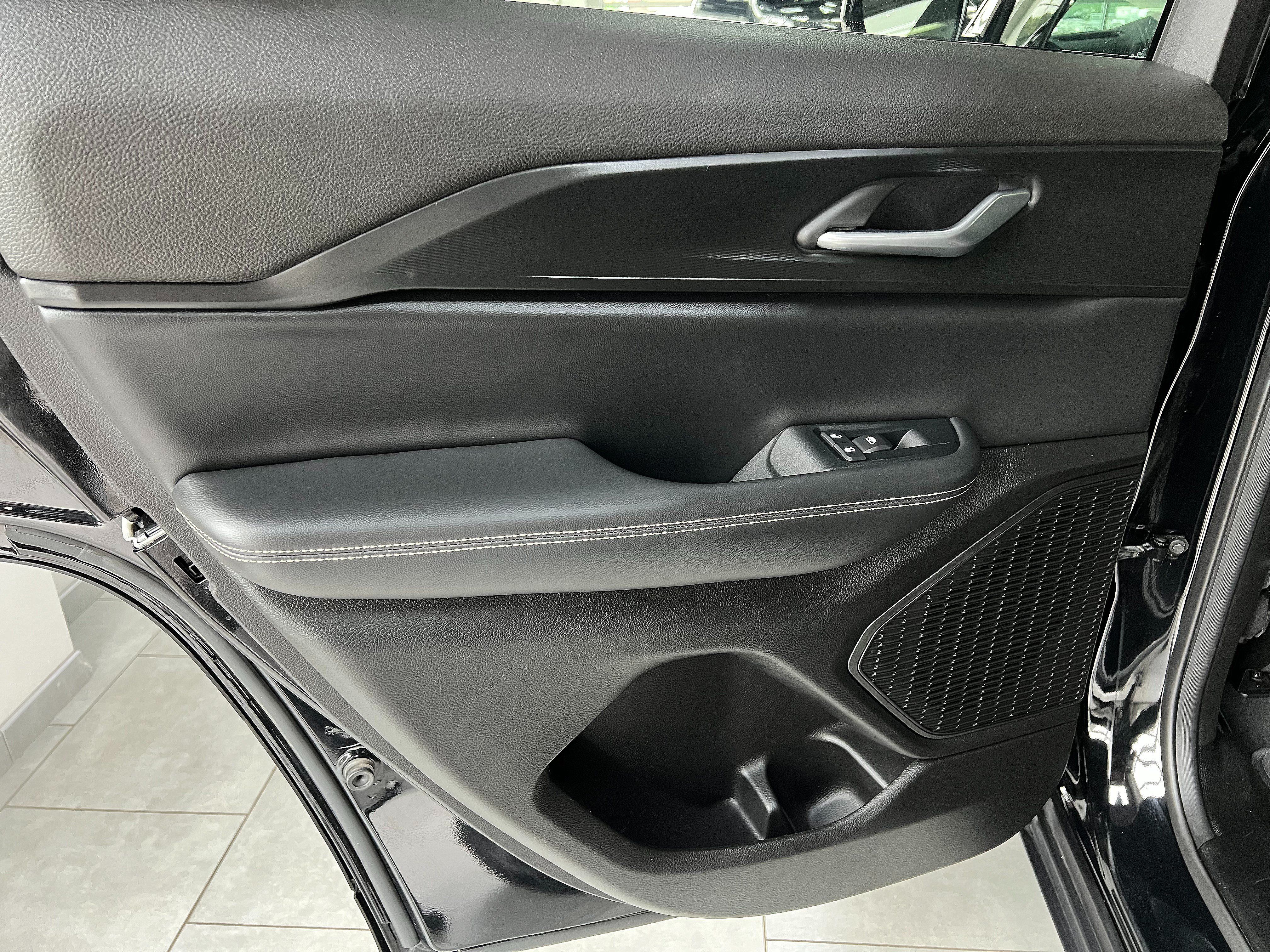 Used 2023 Jeep Grand Cherokee Altitude AWD/4WD image 18