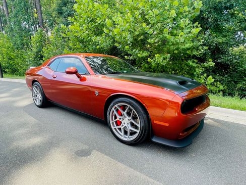 Used 2022 Dodge Challenger SRT Hellcat w/ Plus Package RWD image 18