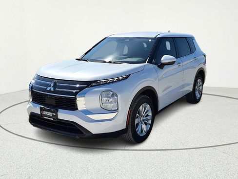 New 2026 Mitsubishi Outlander ES FWD image 1