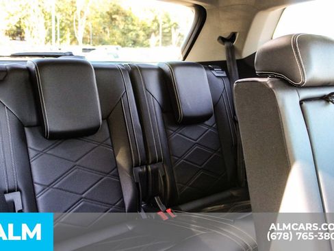 Used 2025 Volkswagen Atlas SE image 21