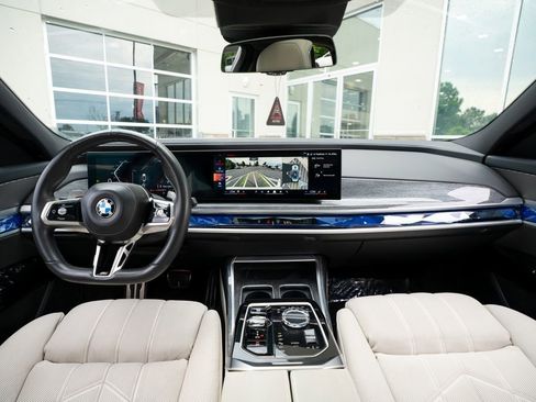 Used 2023 BMW 760i xDrive AWD/4WD image 52