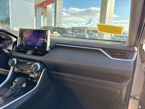 Used 2025 Toyota RAV4 XLE image 34