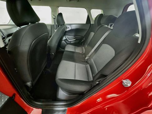 Used 2025 Kia Soul LX w/ LX Technology Package FWD image 27
