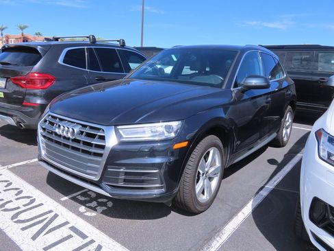 Used 2019 Audi Q5 2.0T Premium w/ Convenience Package AWD/4WD image 2
