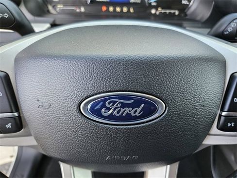 Used 2023 Ford Explorer XLT image 28