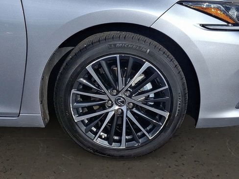 Used 2024 Lexus ES 350 w/ Premium Package image 9