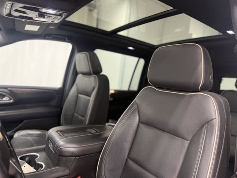 Used 2021 Chevrolet Suburban Premier w/ Premium Package image 16