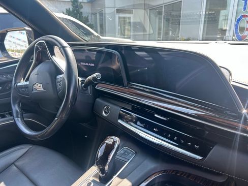 Used 2023 Cadillac Escalade Luxury w/ LPO, Floor Liner Package AWD/4WD image 3