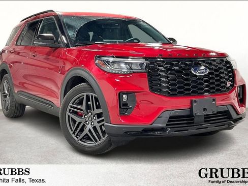 Used 2025 Ford Explorer ST image 1