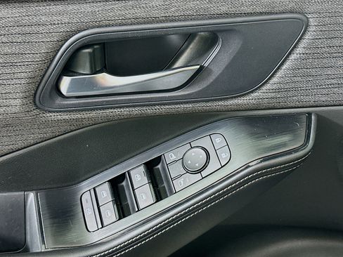 Used 2023 Nissan Rogue SV image 15