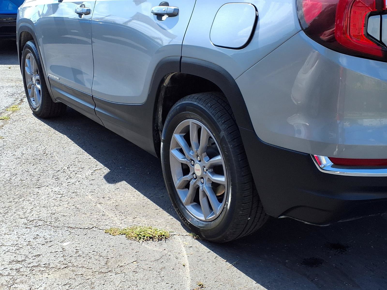 Used 2024 GMC Terrain SLT AWD/4WD image 18