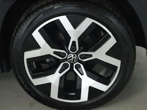 Used 2023 Volkswagen Taos SEL image 41
